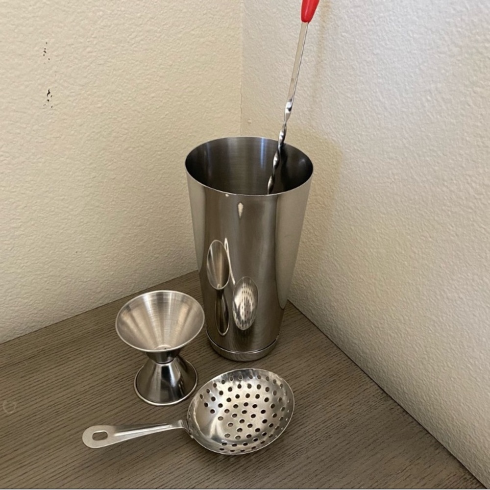 Silver Drink Shaker Set
